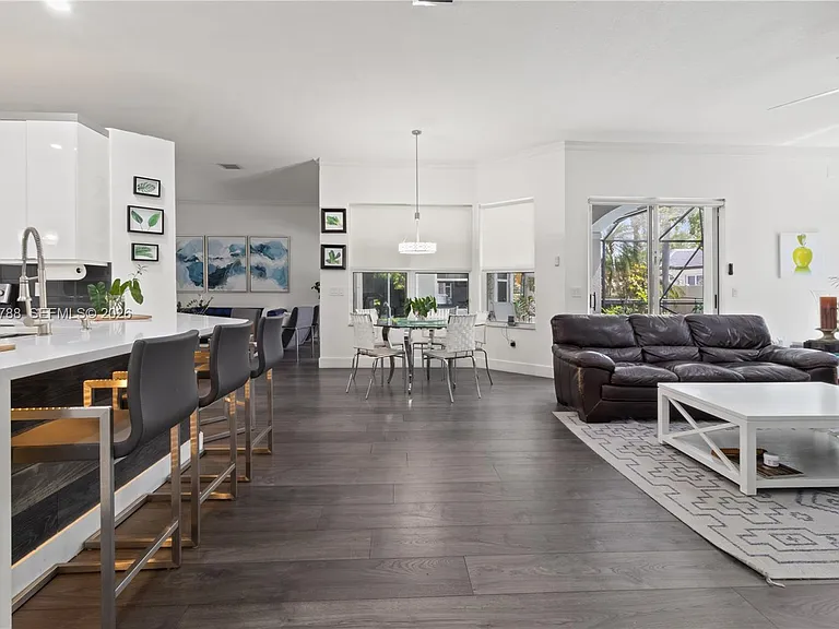 1046 SW 159th Way — Photo 7