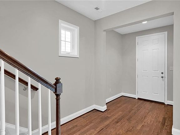 3rd image of 1618 Hastings Park Dr