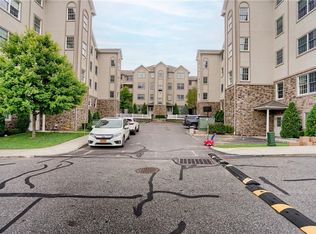 3101 Parkview Dr, Spring Valley, NY 10977