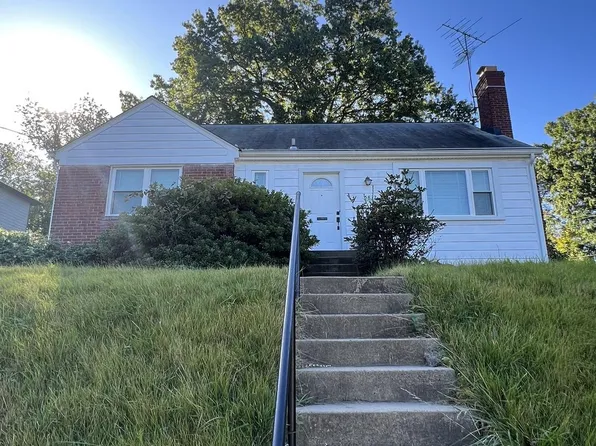 5832 Little Falls Rd, Arlington, VA 22207