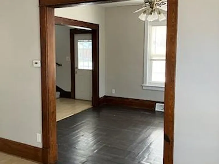 240 2nd Ave — Photo 10