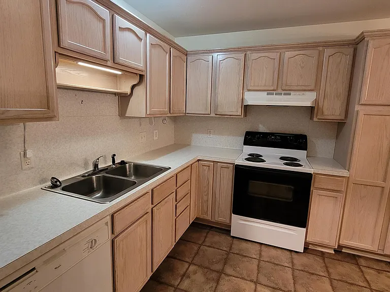 640 Canada St #8 — Photo 9