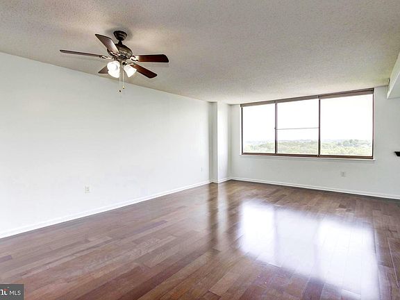 3rd image of 10101 Grosvenor Pl APT 1309