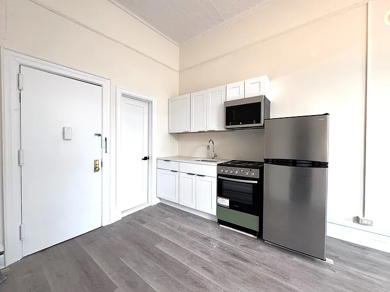 138 Montague St #8 — Photo 11
