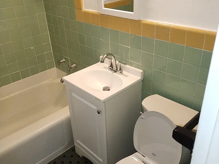 320 S Broadway #P1 — Photo 14