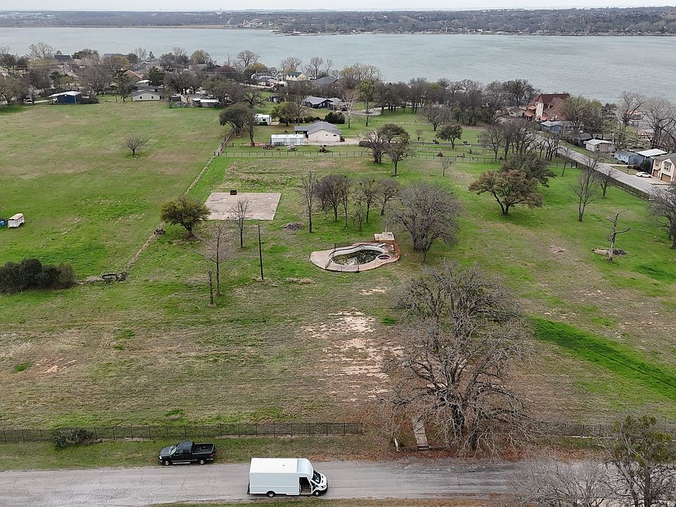 1st image of 11 Arrow Point Dr