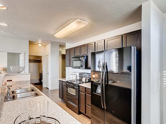 Legend Flats | Evans, CO Apartments