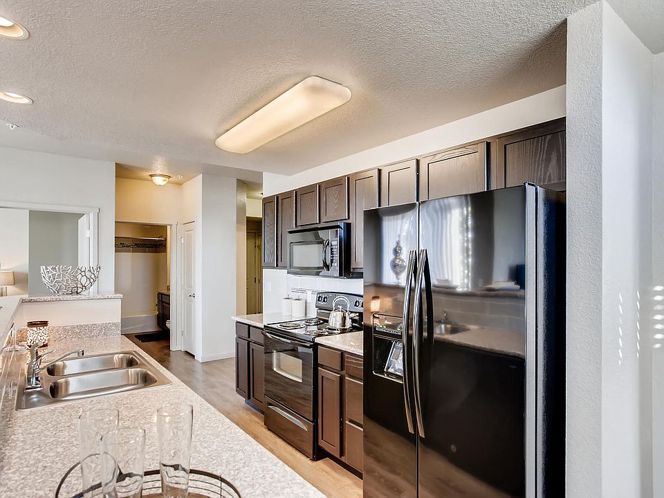 Legend Flats | Evans, CO Apartments