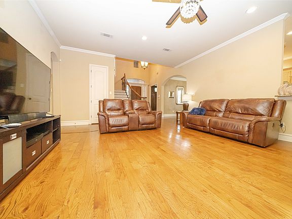 3rd image of 7913 Forest View Ct