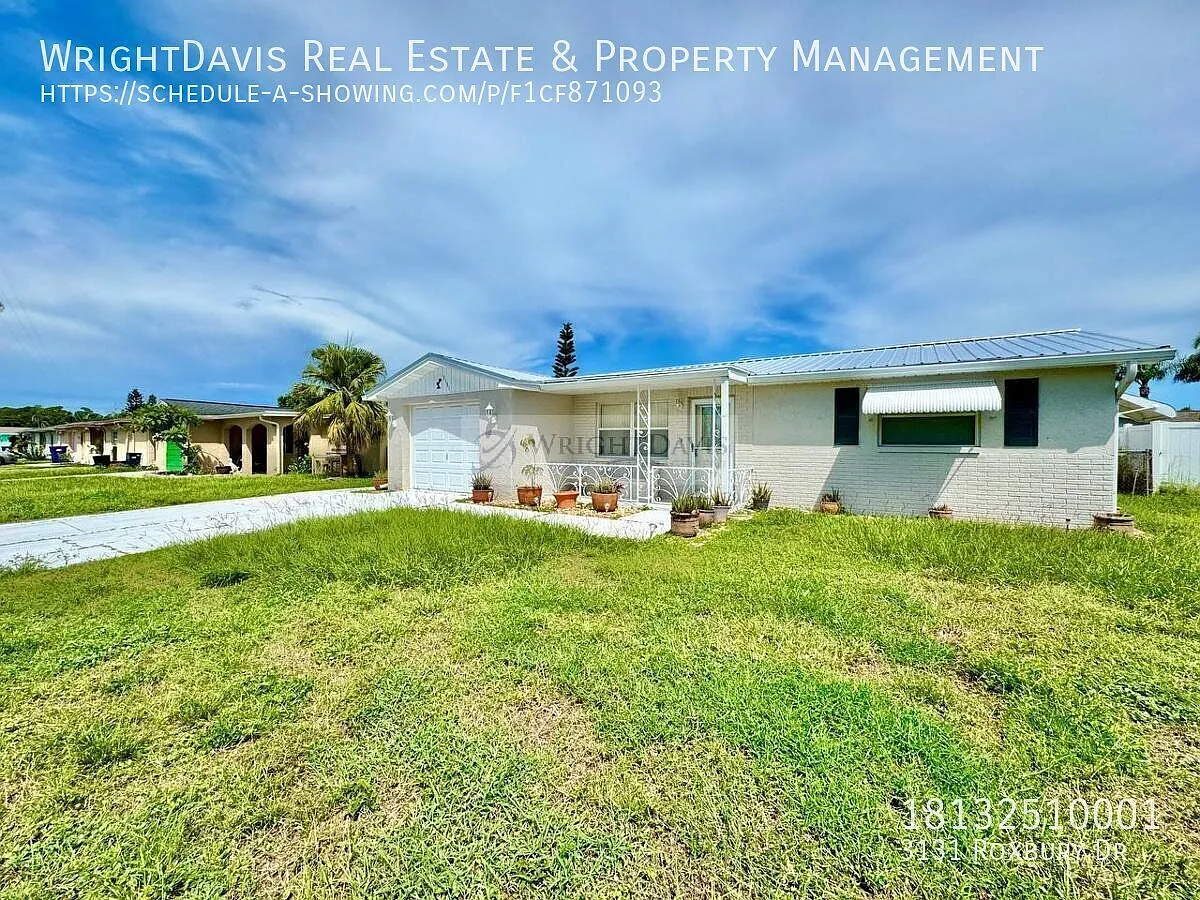 Charming 2/1 Home with Fenced Backyard — Photo 2