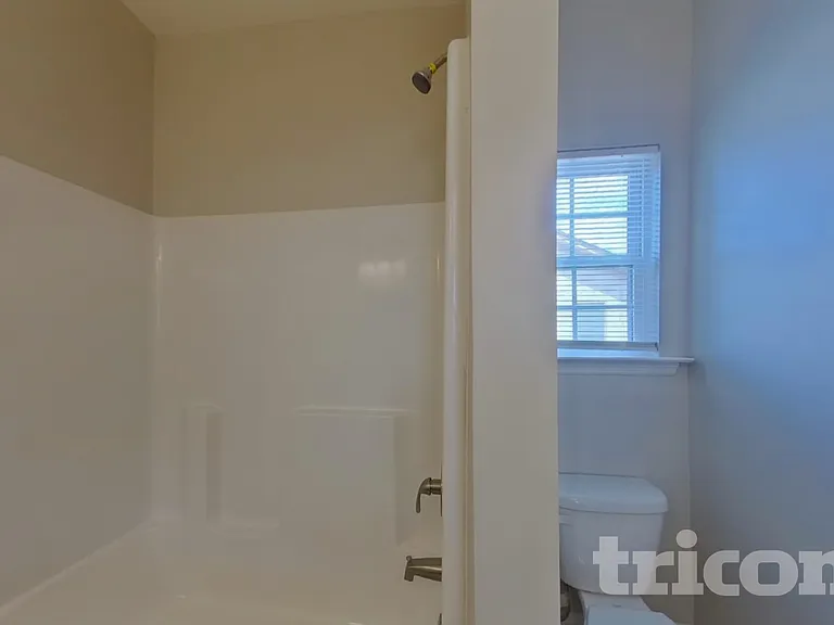 110 Darian Dr — Photo 9
