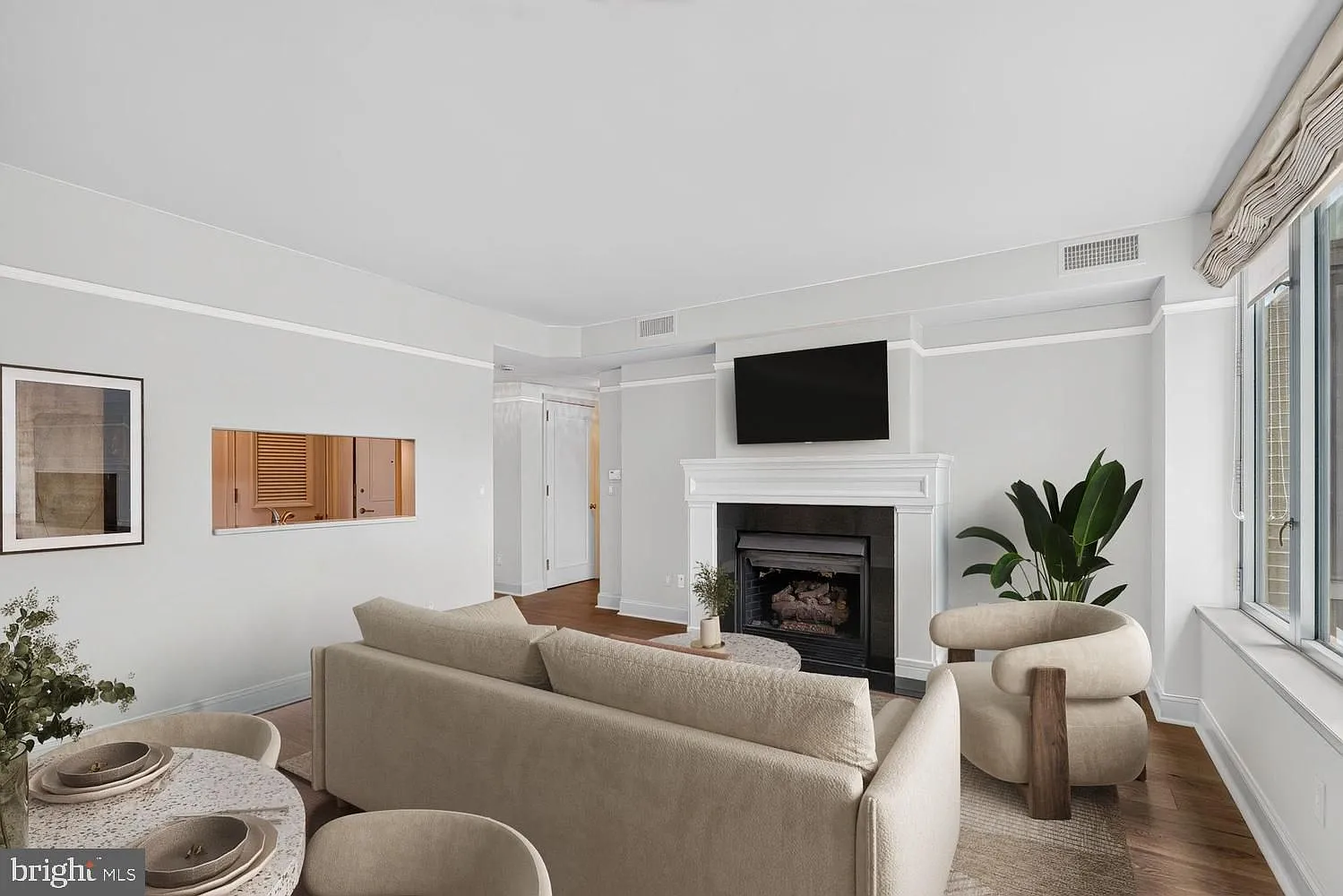 Central — Photo 2
