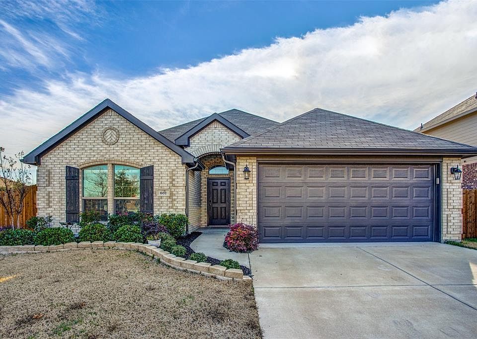 1st image of 601 Ravenwood Dr
