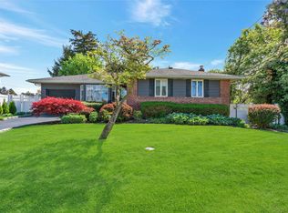 142 Sutton Dr, Plainview, NY 11803