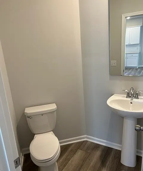 Half Bath (1st fl)