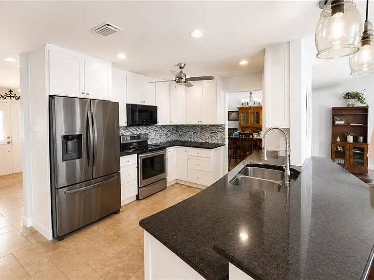 1089 Nottingham Dr — Photo 6