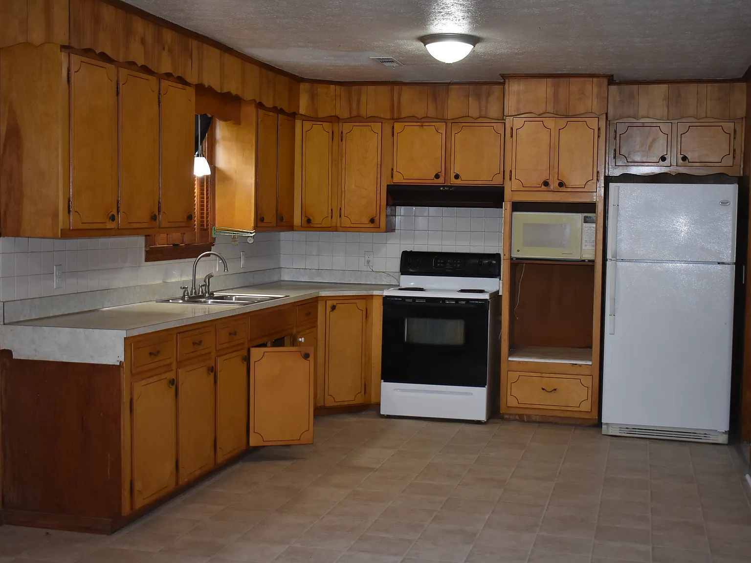 2 bed, 1128 sqft, $900 — Photo 3