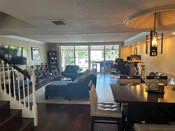4th image of 925 NE 26th Ave #925