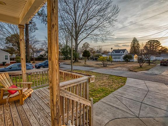 3rd image of 27 Trail St