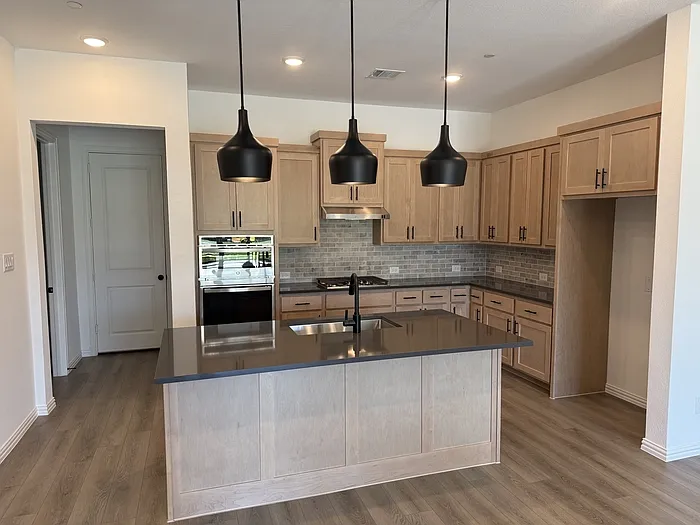 1218 Daybreak Dr — Photo 3