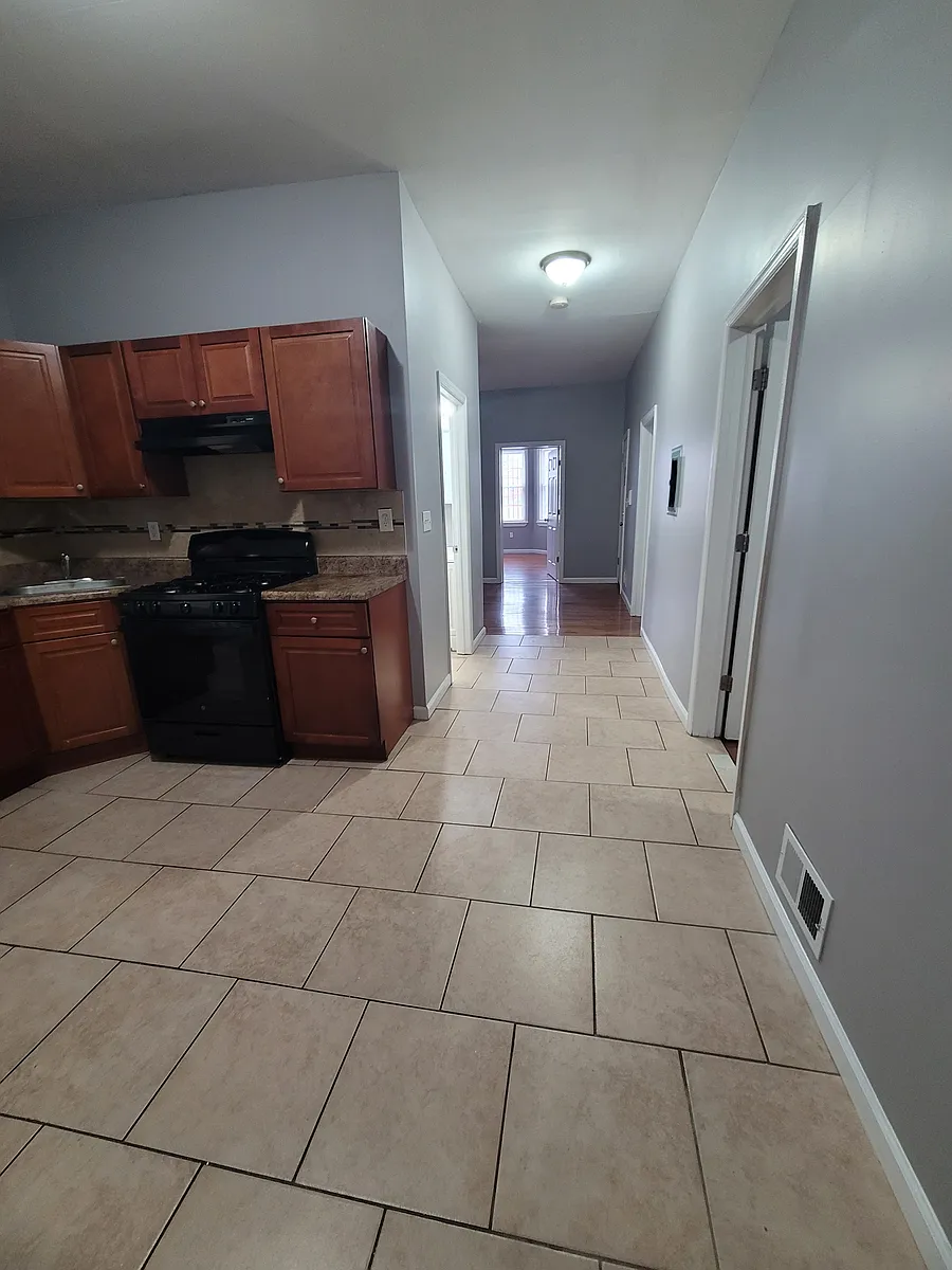 Building Photo - 712 S 10th St #1