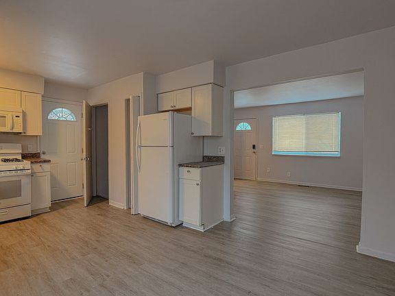 Dining/Livingroom Dining/Livingroom