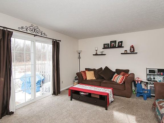 5th image of 348 Angela Ln