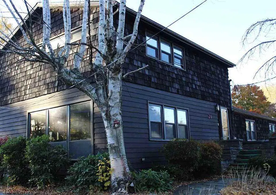 24 Buell Ave