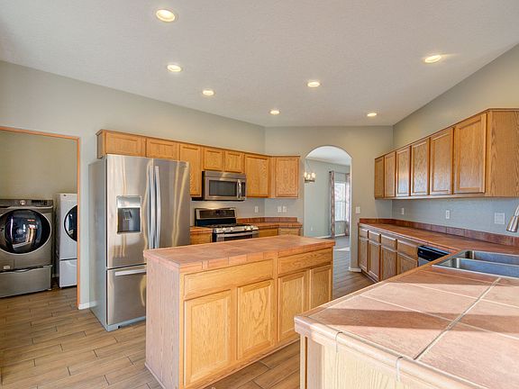 5th image of 6800 Glenlochy Way NE