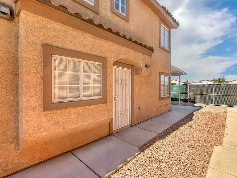 3021 Aloha Ave — Photo 3