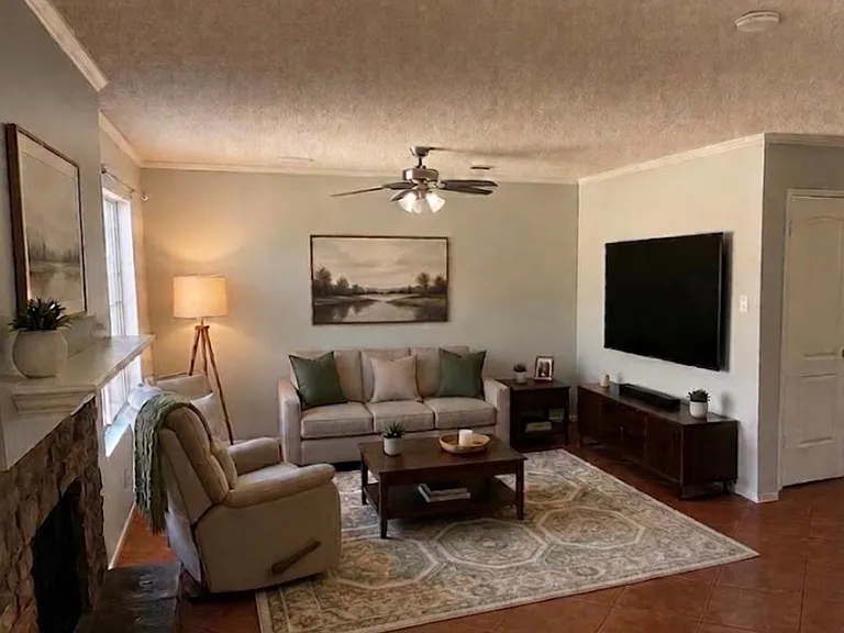 581 Oak Way — Photo 2