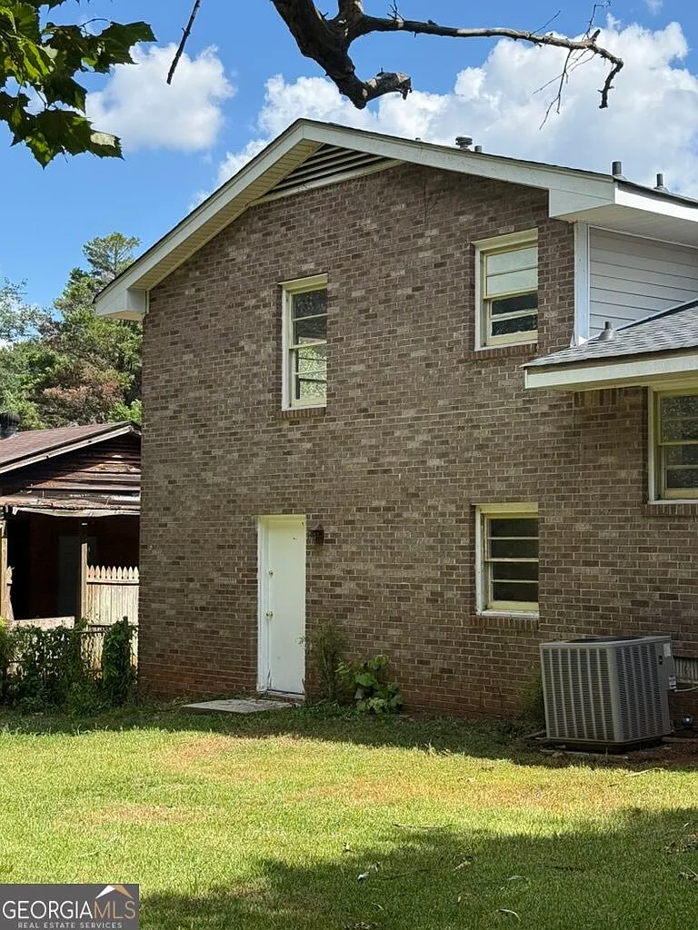 5 bed, 3.0 bath, 1754 sqft, $1,900 — Photo 4