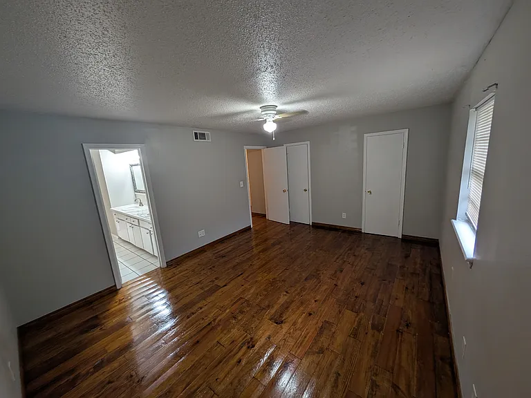 1305 Rebecca Ln — Photo 5