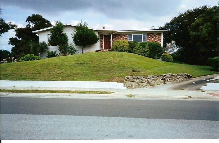 2nd image of 2221 S Peninsula Dr