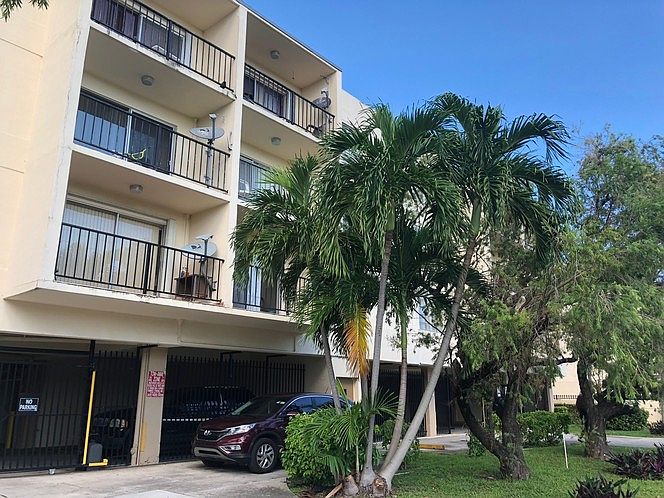1st image of 555 NE 123rd St APT 402-B