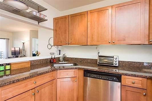 3rd image of 420 Jefferson St APT 3B