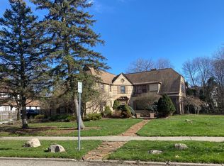1101 Woodlawn Park Dr, Flint, MI 48503