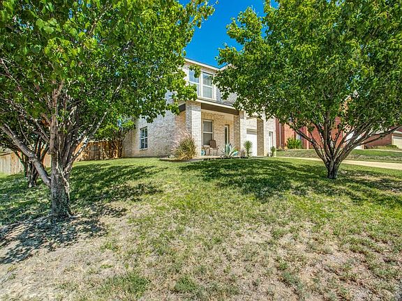 3rd image of 301 Willow Oak Dr