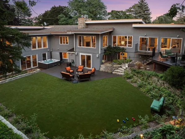 341 Westwood Dr N, Golden Valley, MN 55422