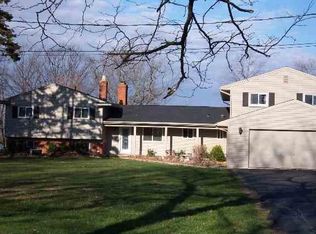 27950 Southpointe Rd, Grosse Ile, MI 48138