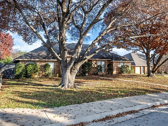 3rd image of 1331 Briarmeade Dr
