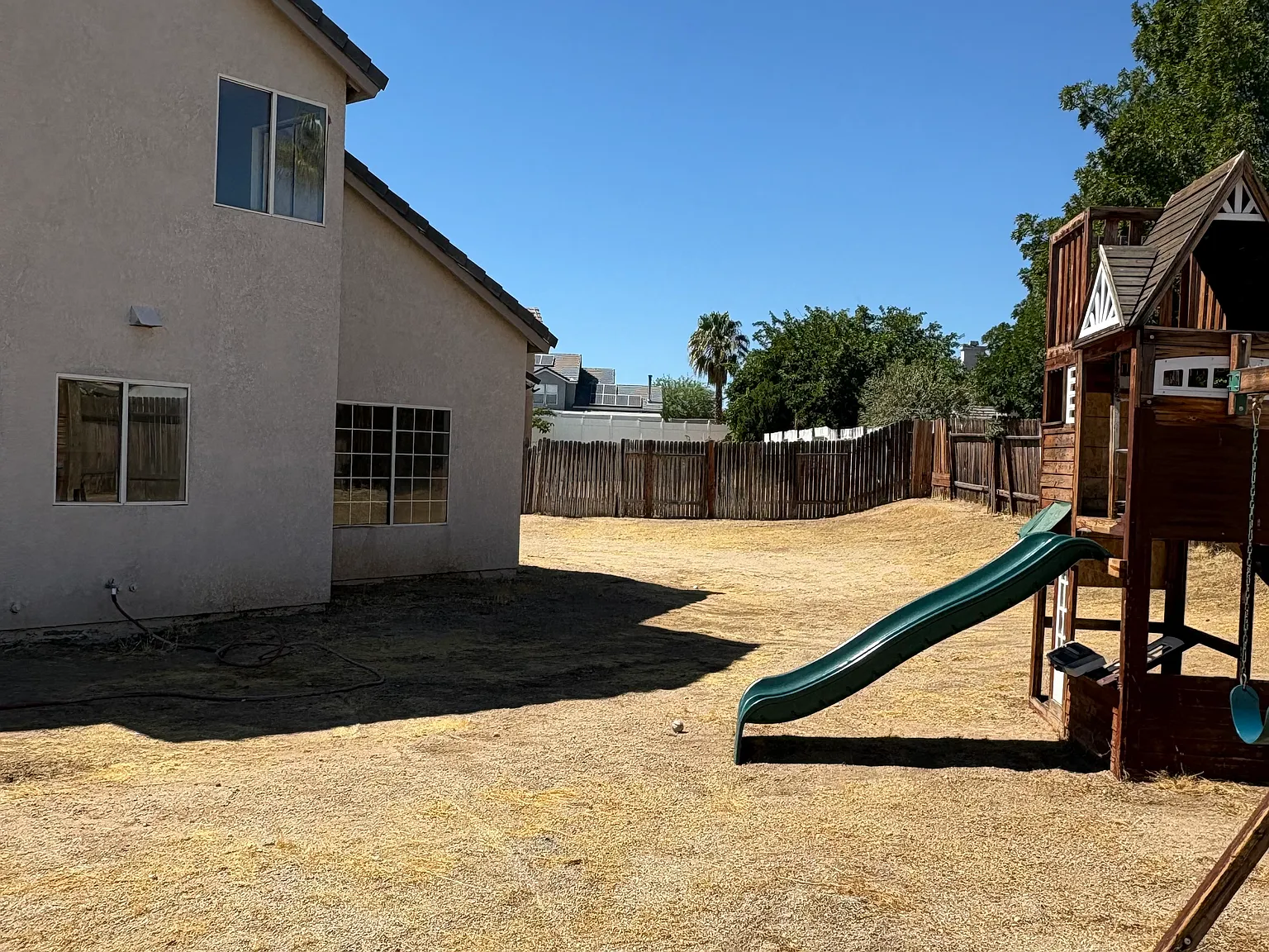 5 bed, 2364 sqft, $3,200 — Photo 4