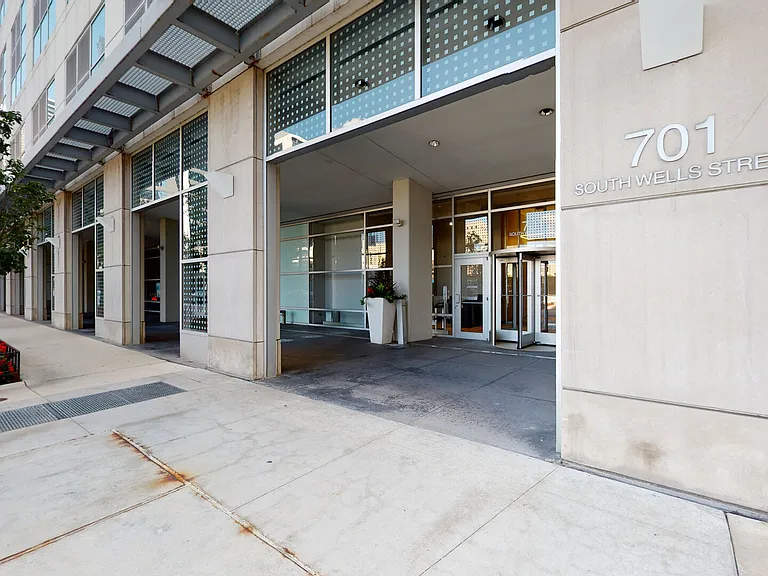 701 S Wells St #2402 — Photo 4