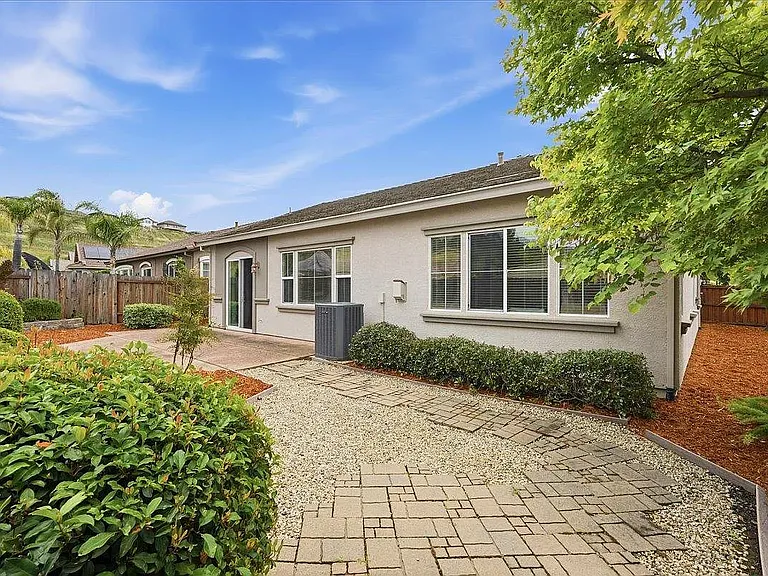 492 Lone Spur Dr — Photo 12