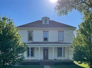 418 13th St, Aurora, NE 68818