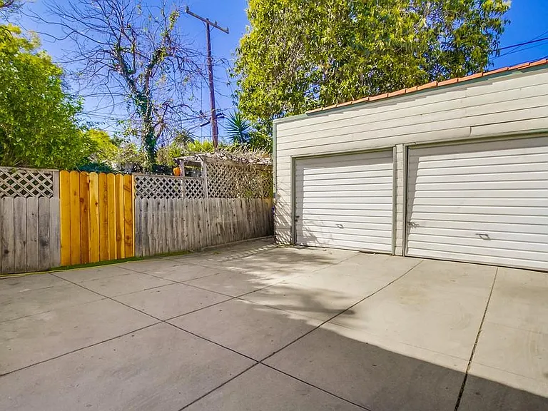 1021 N Havenhurst Dr — Photo 20