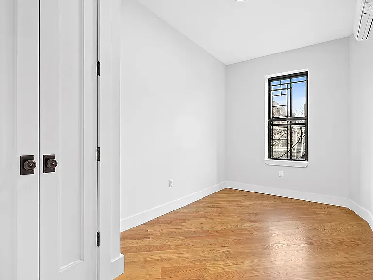 677 Vanderbilt Ave #3B — Photo 2