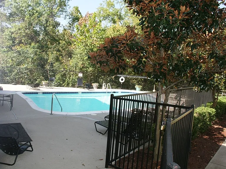 300 Riverbend Dr #2B — Photo 14