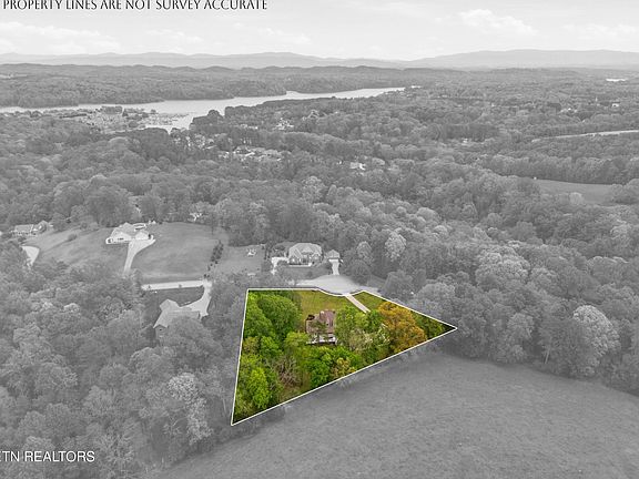 3rd image of 1930 Maple Hills Ln