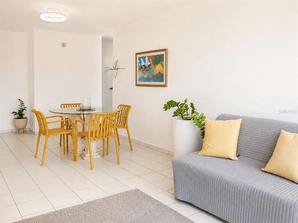 3 bed, 2.0 bath, 1400 sqft, $2,300 — Photo 2